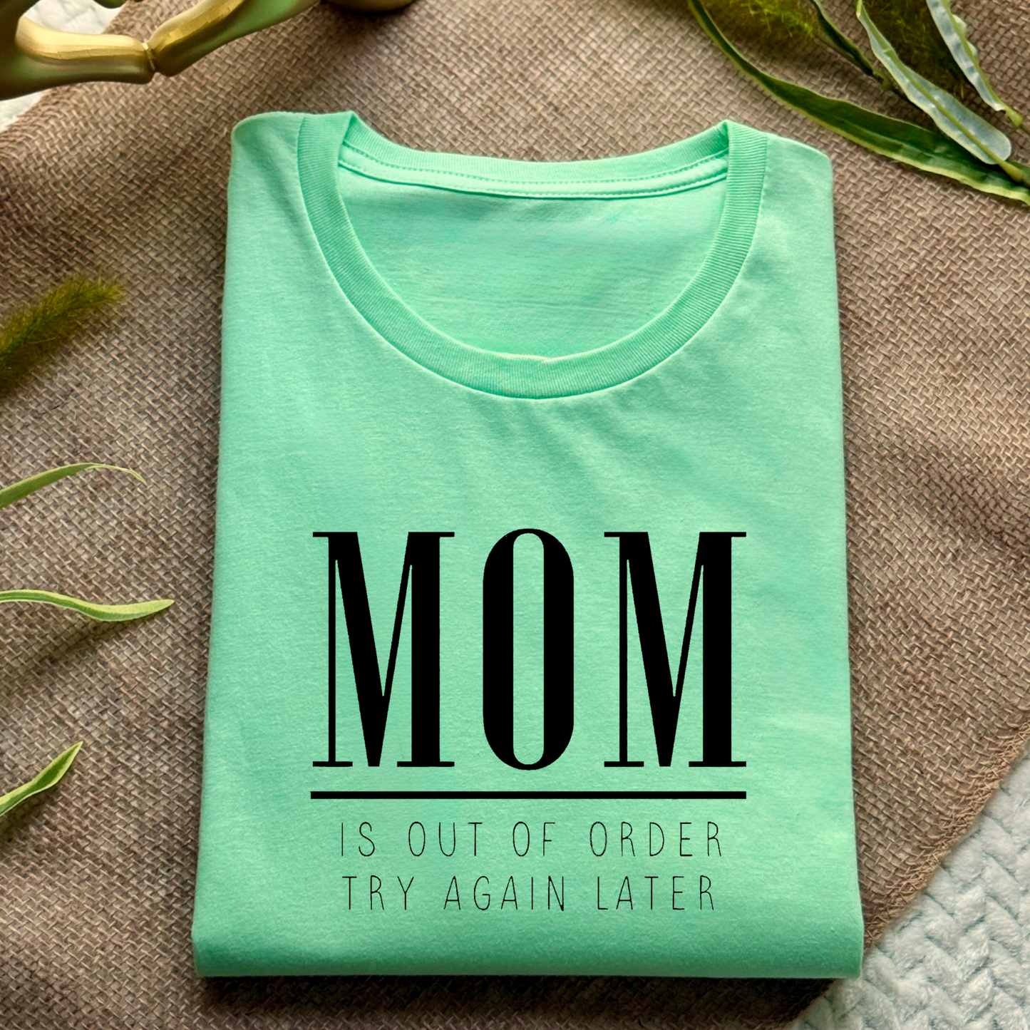 MOM OOO - Lovin The Crew Tee