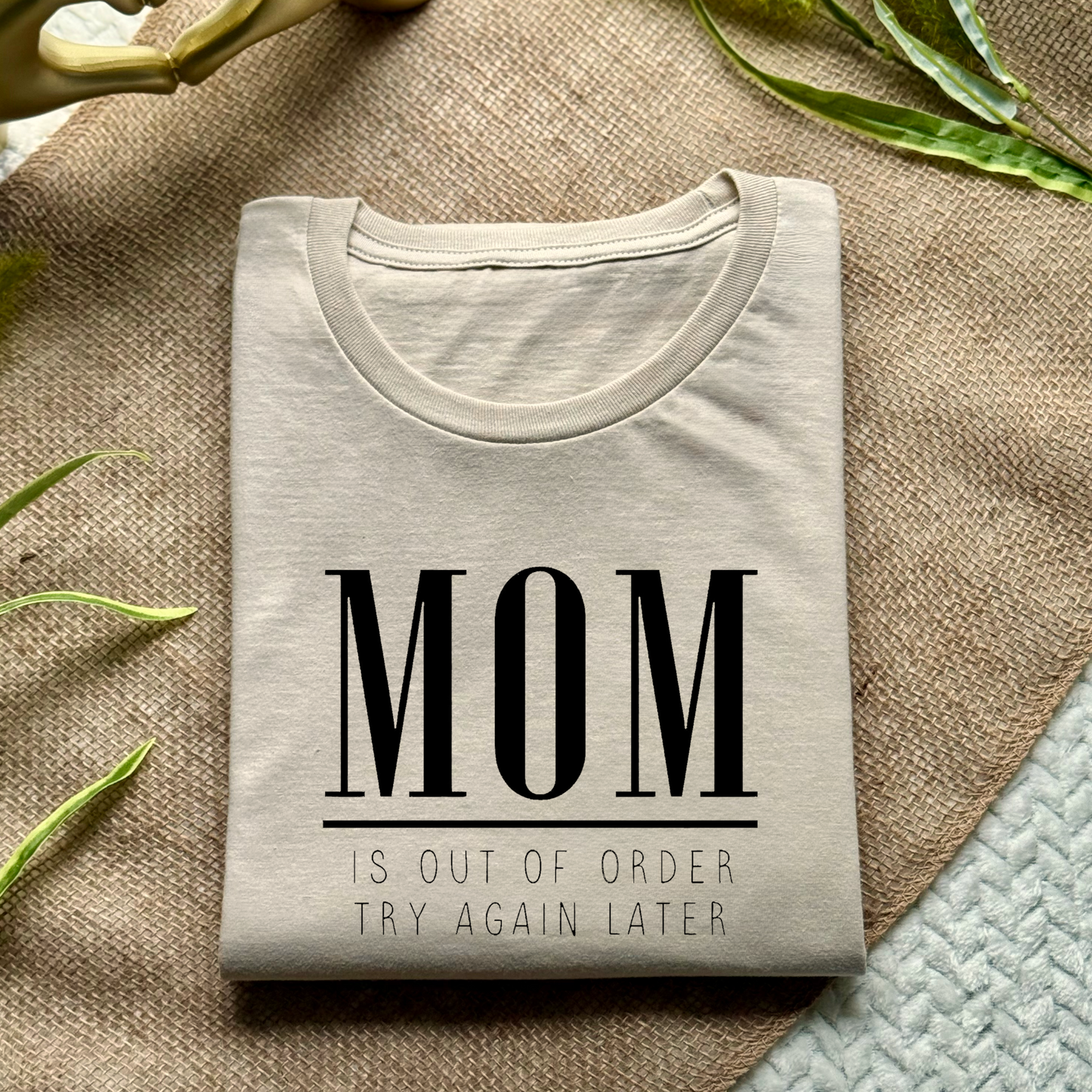 MOM OOO - Lovin The Crew Tee